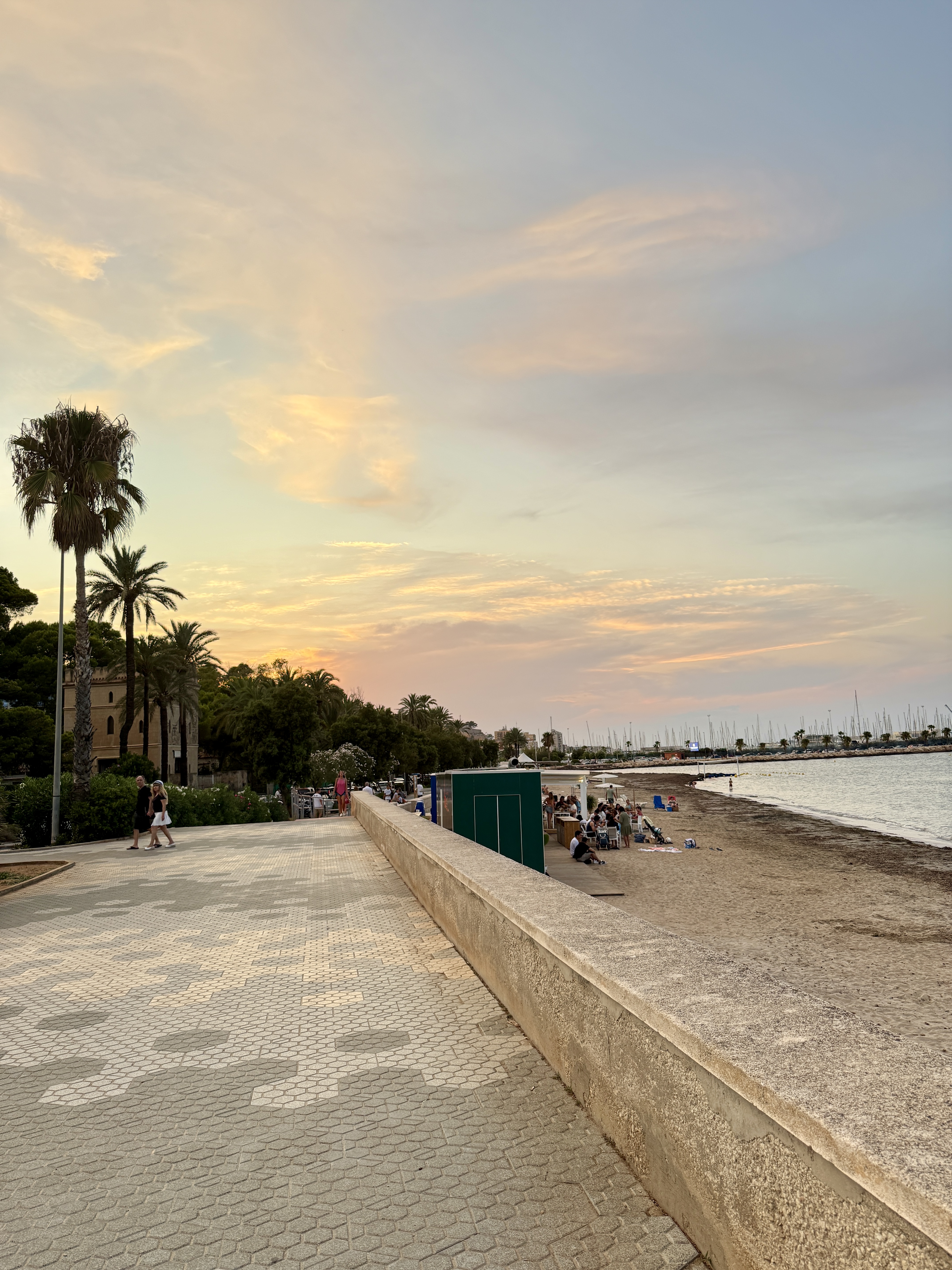 Dénia – Strandpromenade im Abendlicht